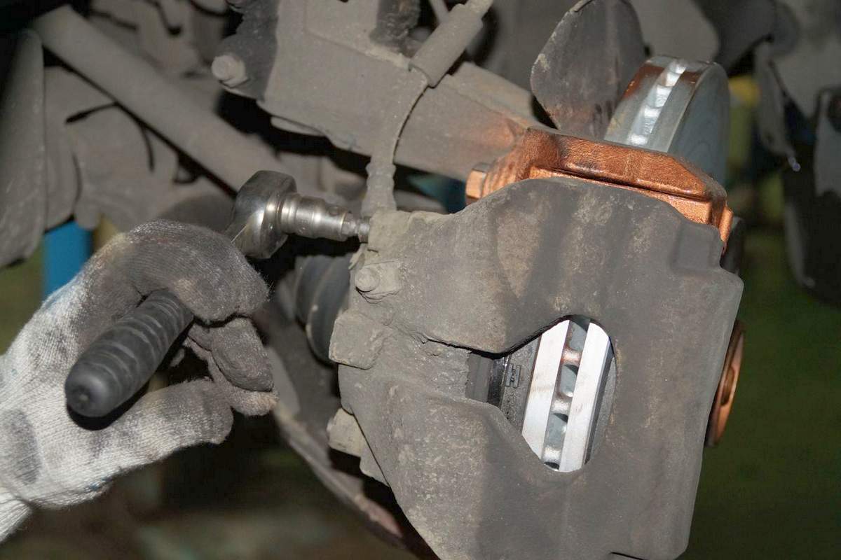 Установка колодок на автомобиль