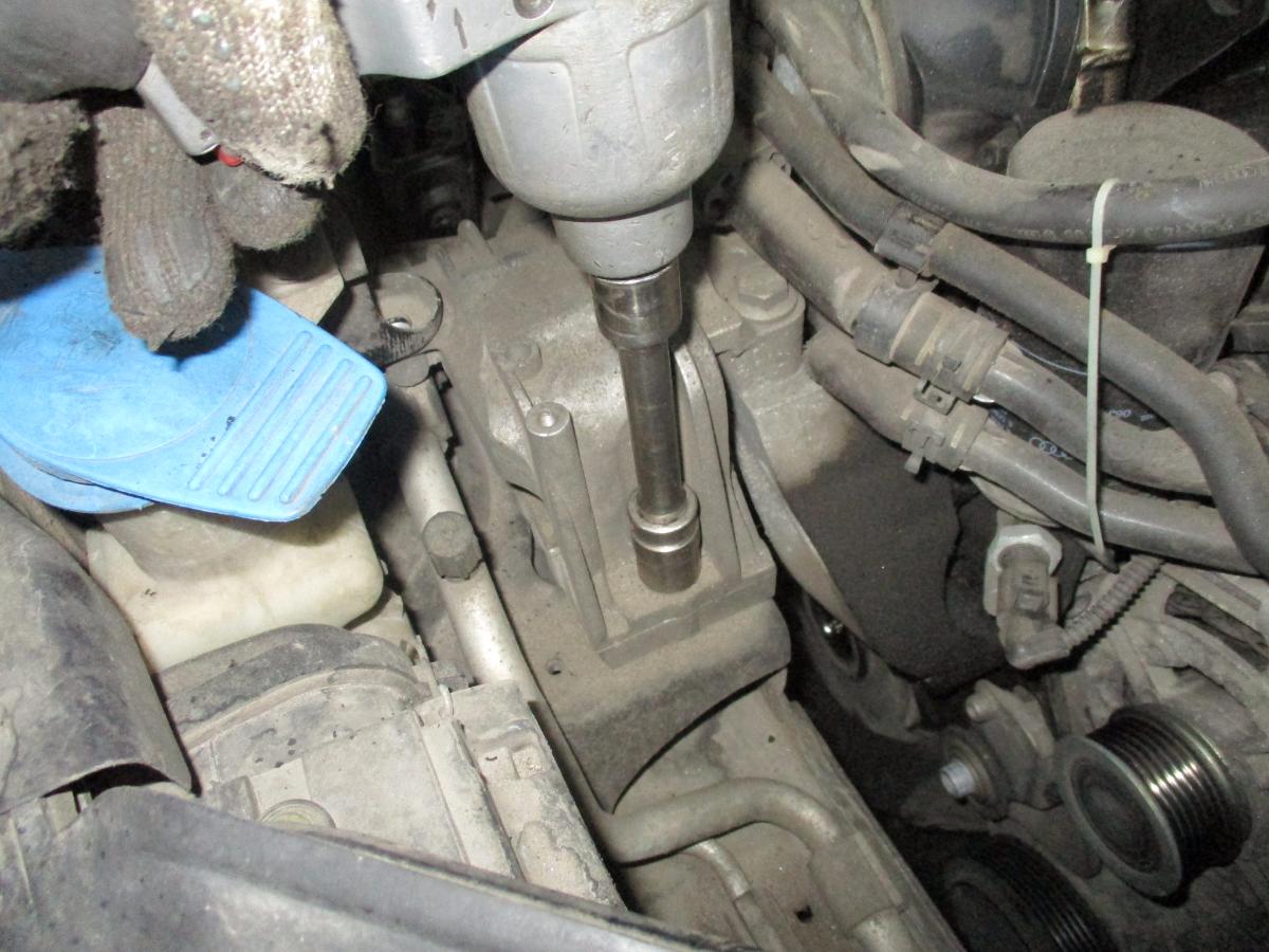 Снятие опоры ДВС